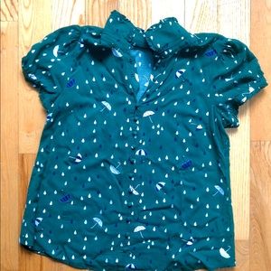 MODCLOTH SHORT SLEEVE TOP, L, raindrops/umbrella